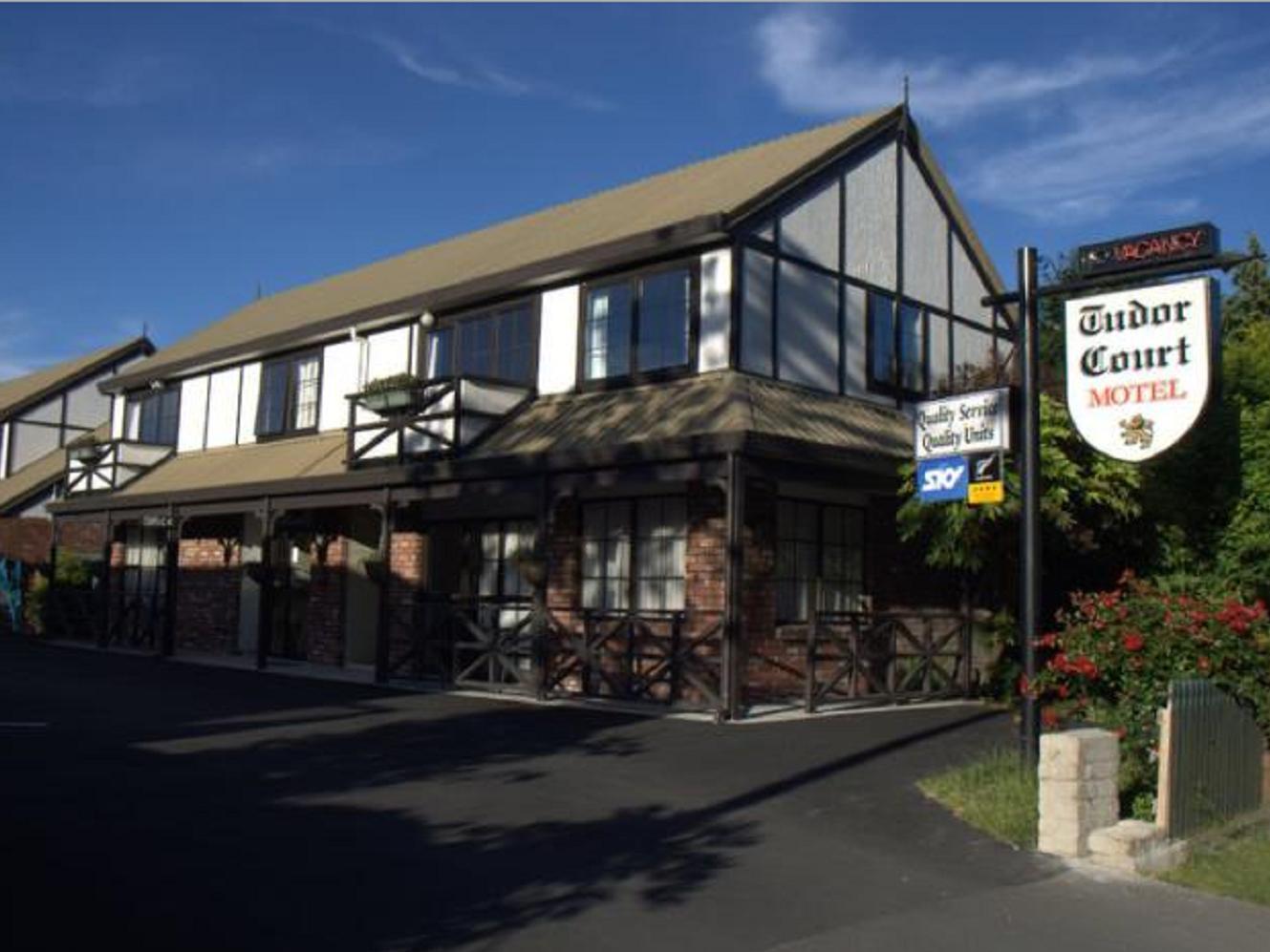 כרייסטצ'רץ' Tudor Court Motel מראה חיצוני תמונה