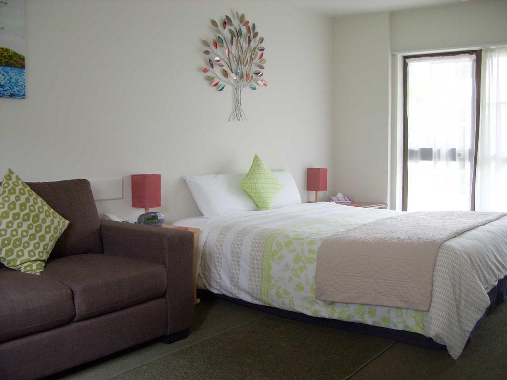 כרייסטצ'רץ' Tudor Court Motel מראה חיצוני תמונה
