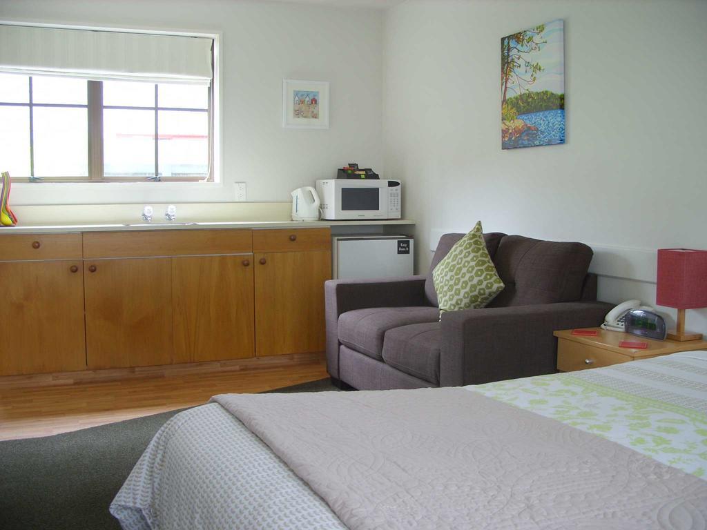 כרייסטצ'רץ' Tudor Court Motel מראה חיצוני תמונה