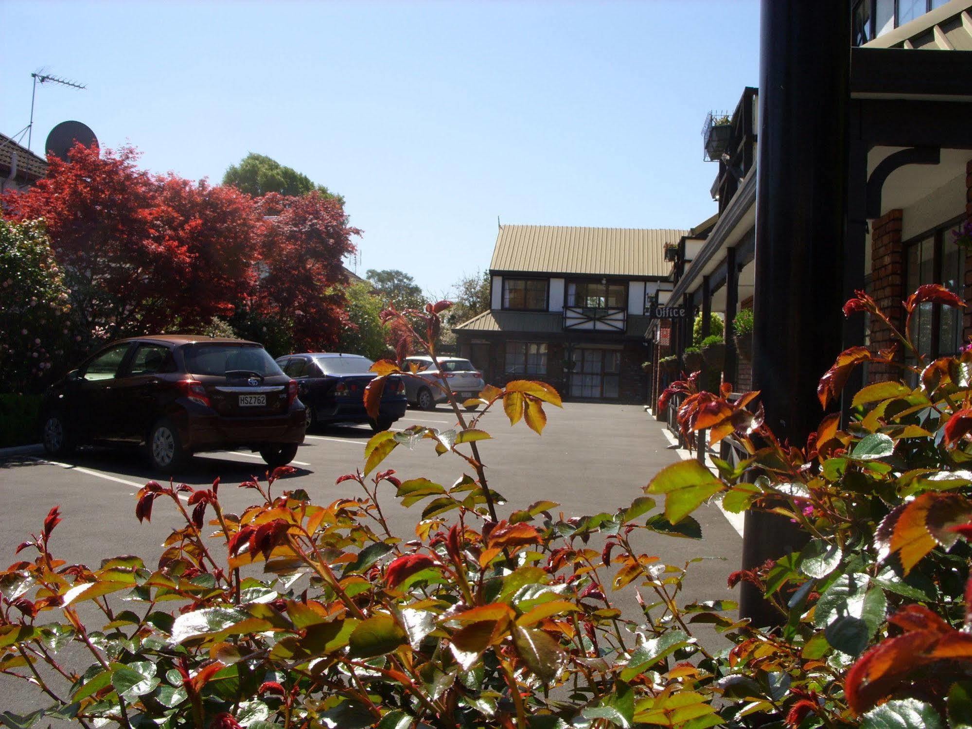 כרייסטצ'רץ' Tudor Court Motel מראה חיצוני תמונה