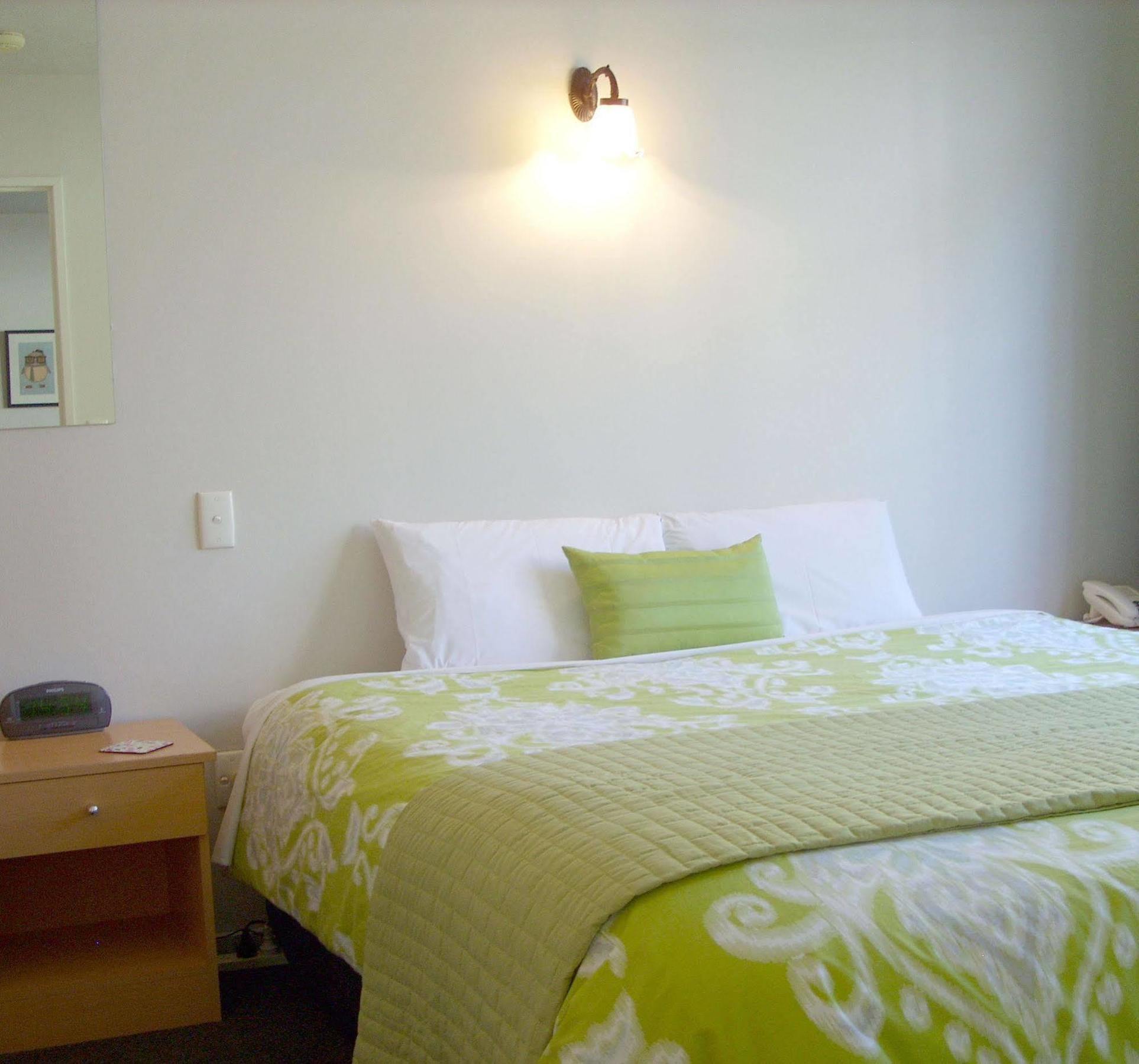 כרייסטצ'רץ' Tudor Court Motel מראה חיצוני תמונה