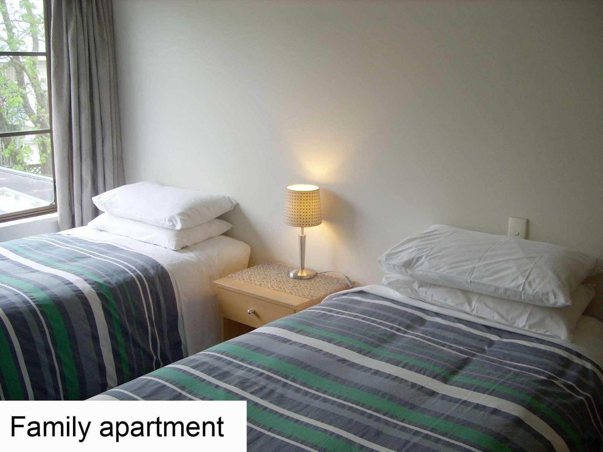 כרייסטצ'רץ' Tudor Court Motel מראה חיצוני תמונה
