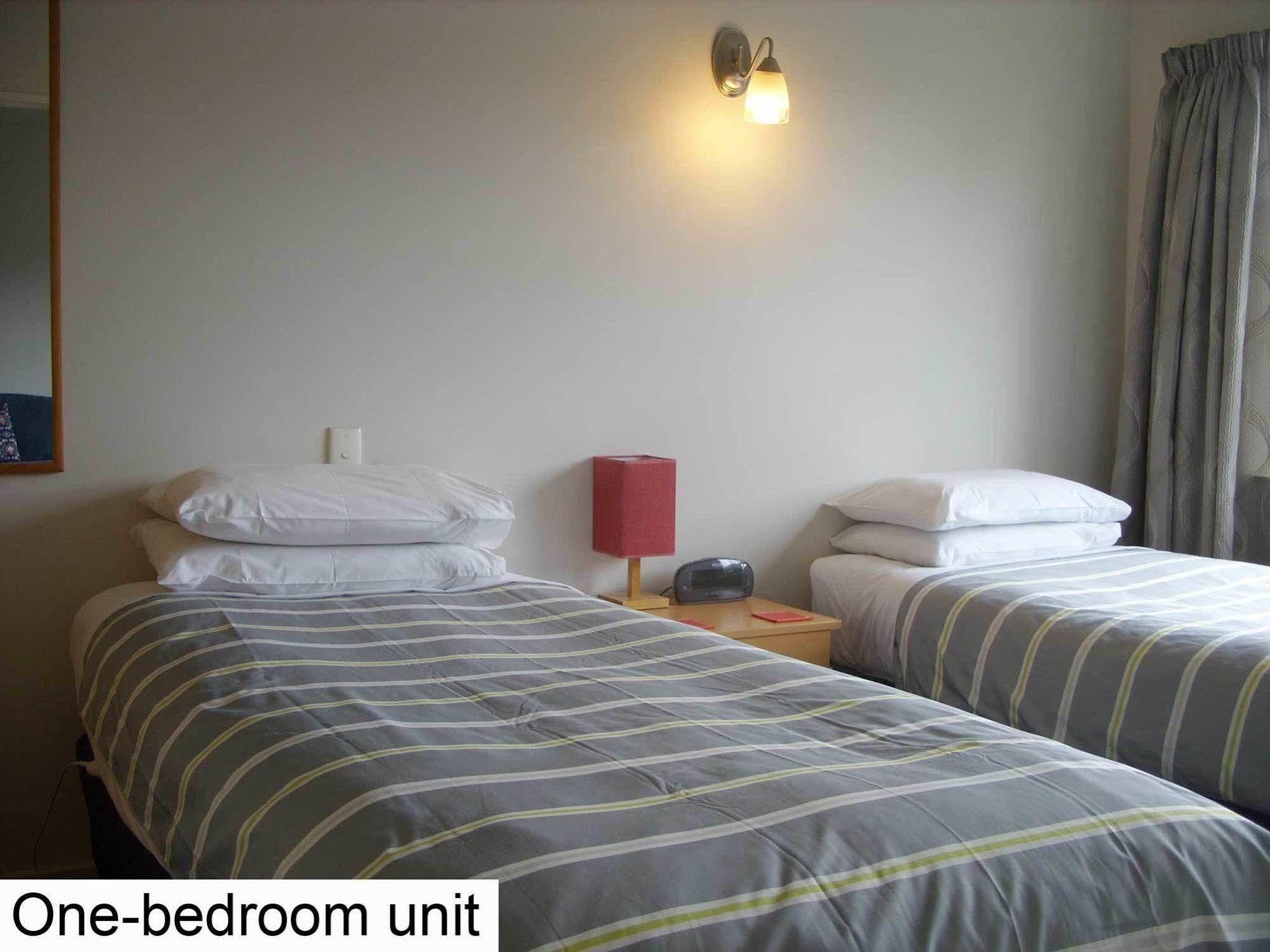 כרייסטצ'רץ' Tudor Court Motel מראה חיצוני תמונה