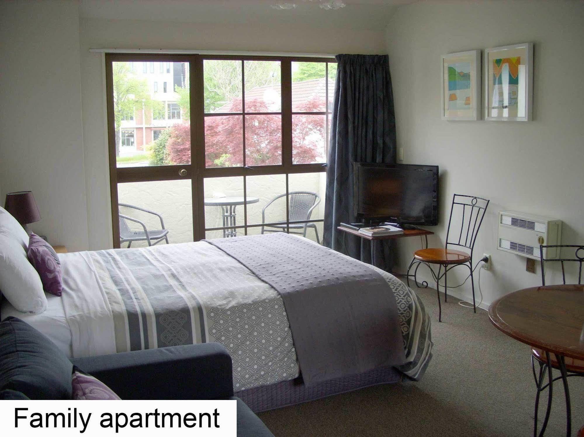 כרייסטצ'רץ' Tudor Court Motel מראה חיצוני תמונה