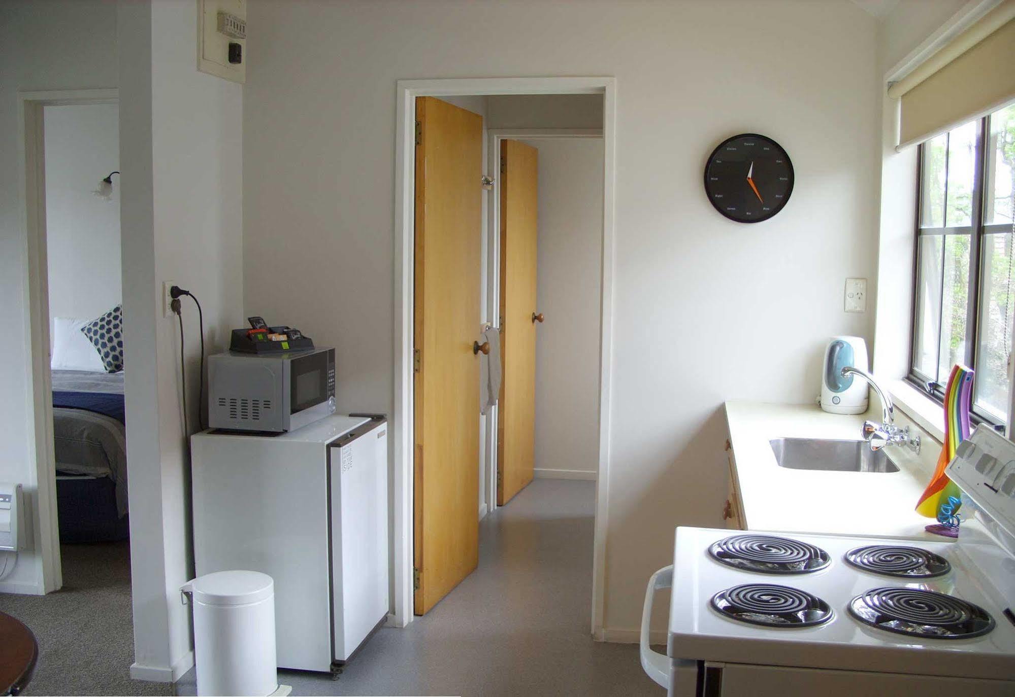 כרייסטצ'רץ' Tudor Court Motel מראה חיצוני תמונה