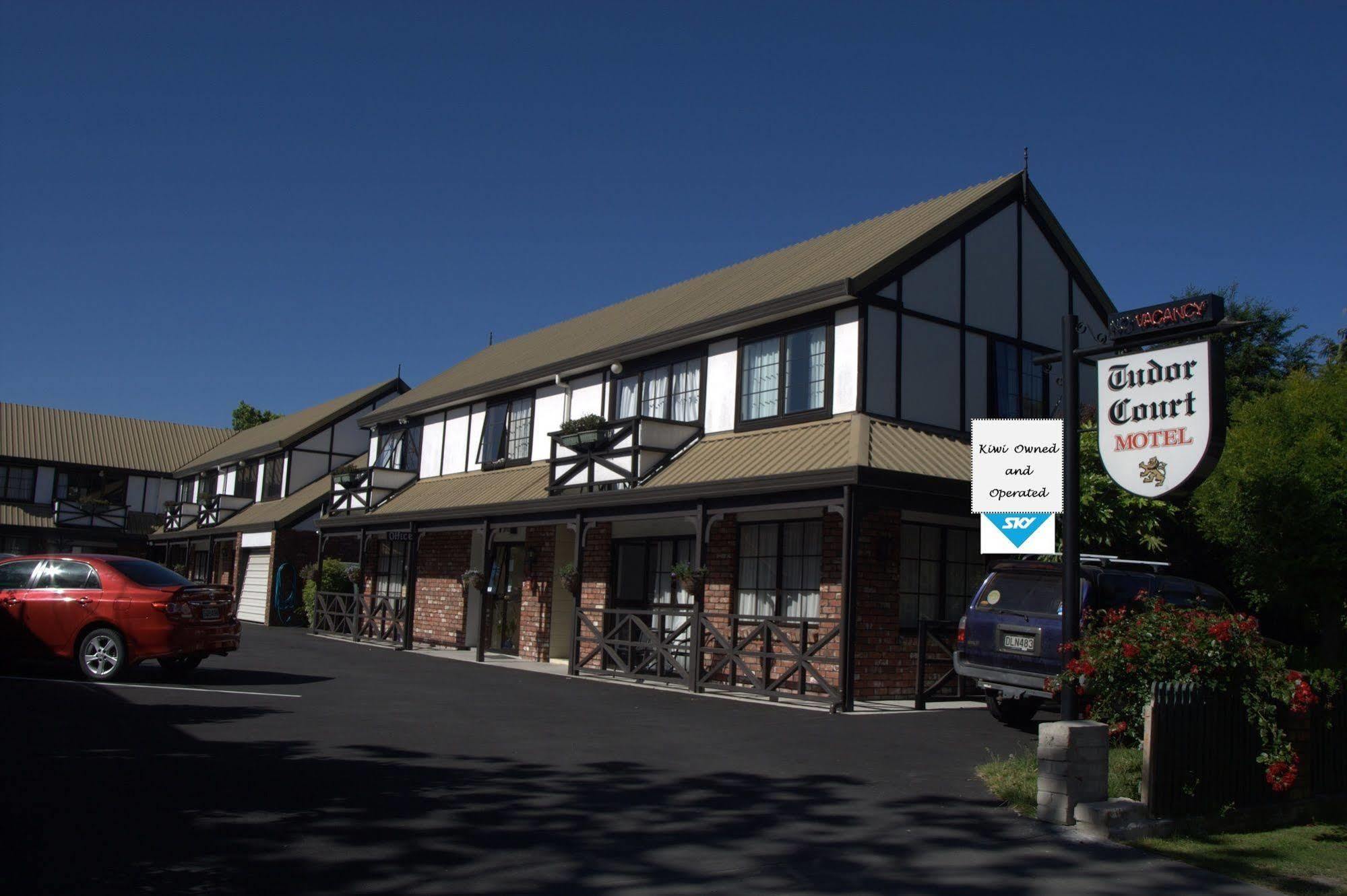 כרייסטצ'רץ' Tudor Court Motel מראה חיצוני תמונה
